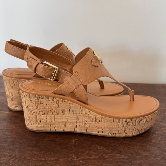 Tommy Hilfiger Tan Cork Platform Thong Sandals with Gold Logo - Picture 2 of 5